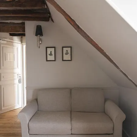 Hotell Saint-louis En L'isle - Notre-dame 3*