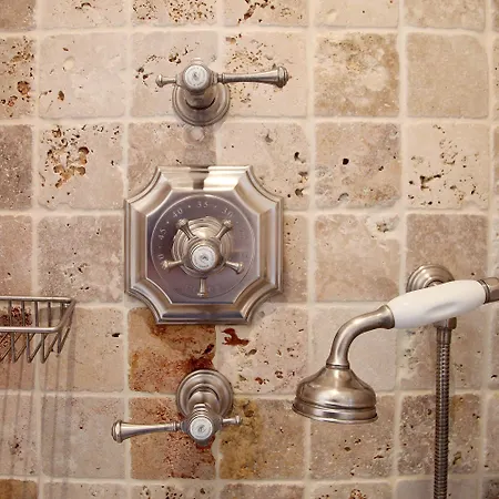 Hotell Saint-louis En L'isle - Notre-dame 3*